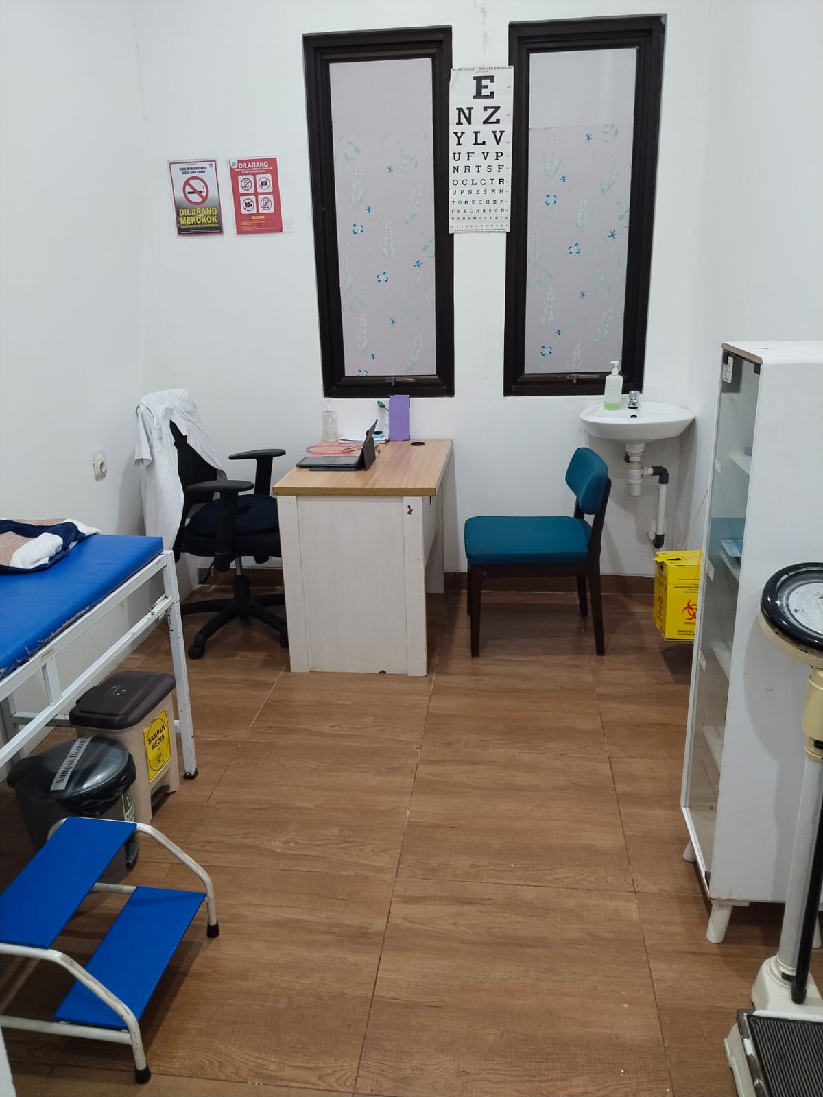 Ruang periksa dokter umum Klinik Safira